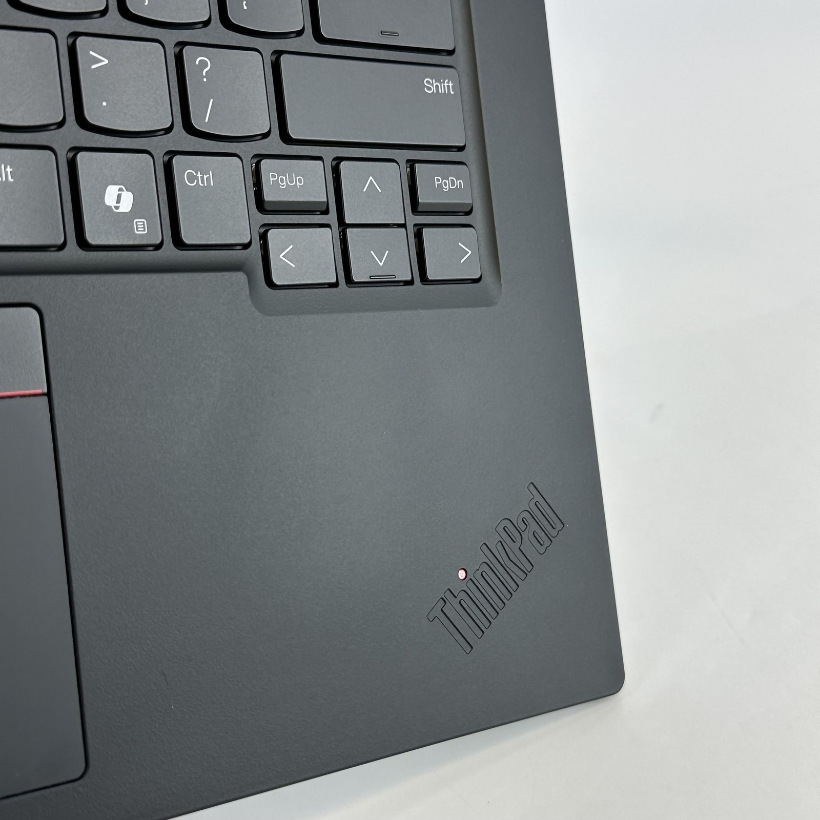 Lenovo ThinkPad P14s Gen 5 QHD+ 1.4 GHz Ultra 7 155H 32GB 1TB SSD RTX 500 Ada