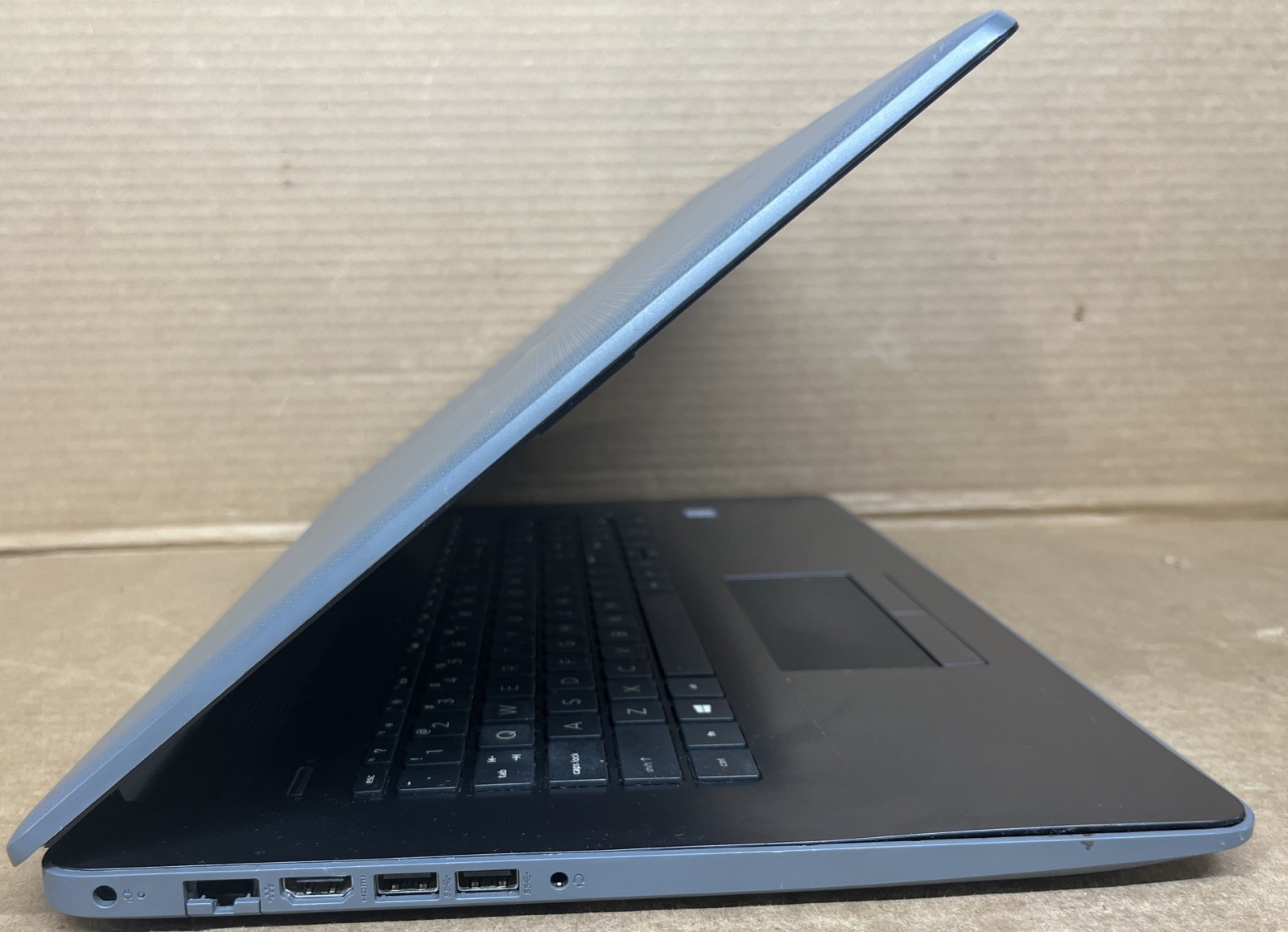 HP Pavilion 17 Notebook, Intel i3-8130 @2.20GHz, 4GB RAM, 500GB SSD, W11P *READ*