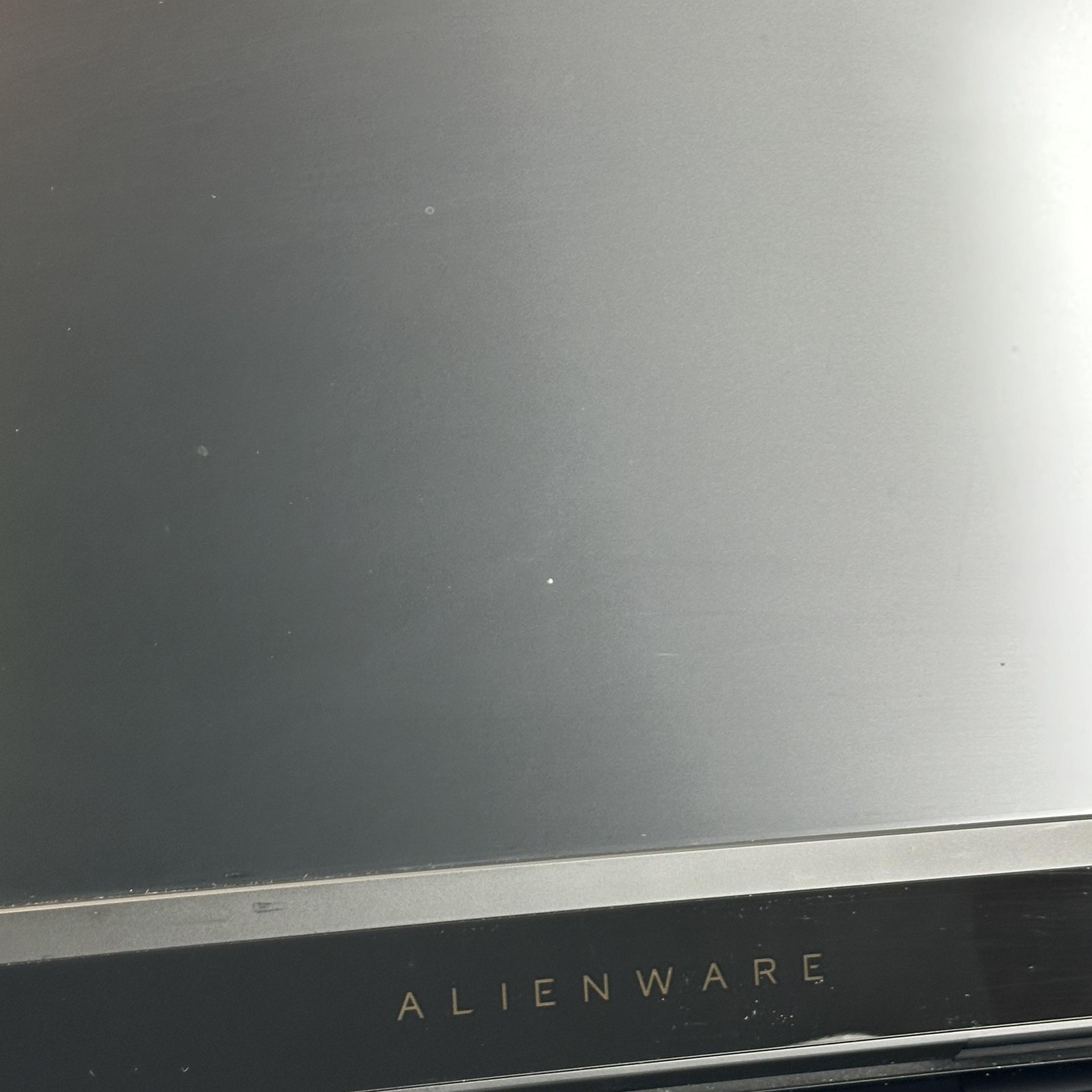 Dell Alienware 17 R4 FHD i7-7700HQ 2.80GHz 16GB 128GB SSD/1TB HDD GTX 1070 Good