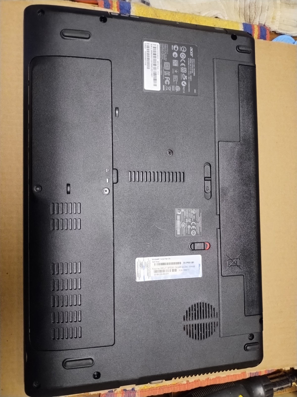 Acer Aspire 5733-6410 Intel Core i5-380M 6GB No operating system. new battery
