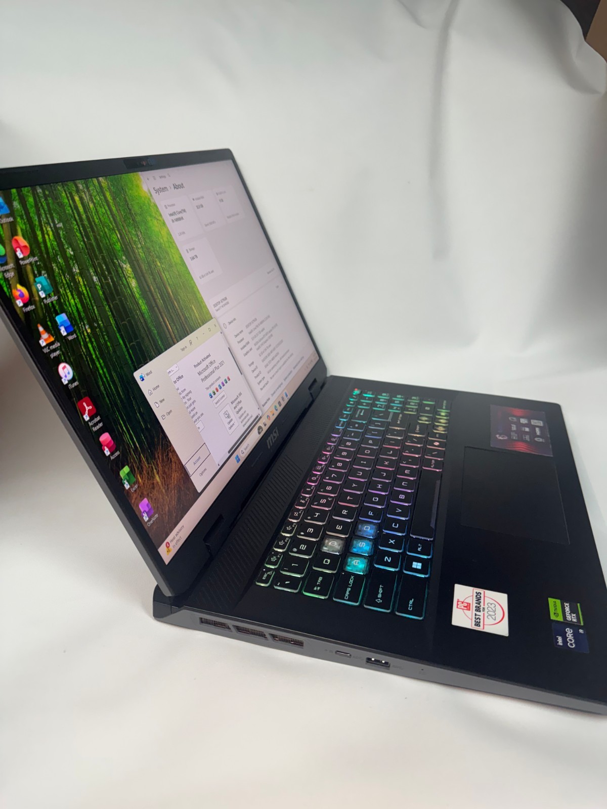 MSI Sword 17 HX B14V – 4TB SSD- i9 14900HX – 32GB DDR5- RTX 4070-MS Office 21 P