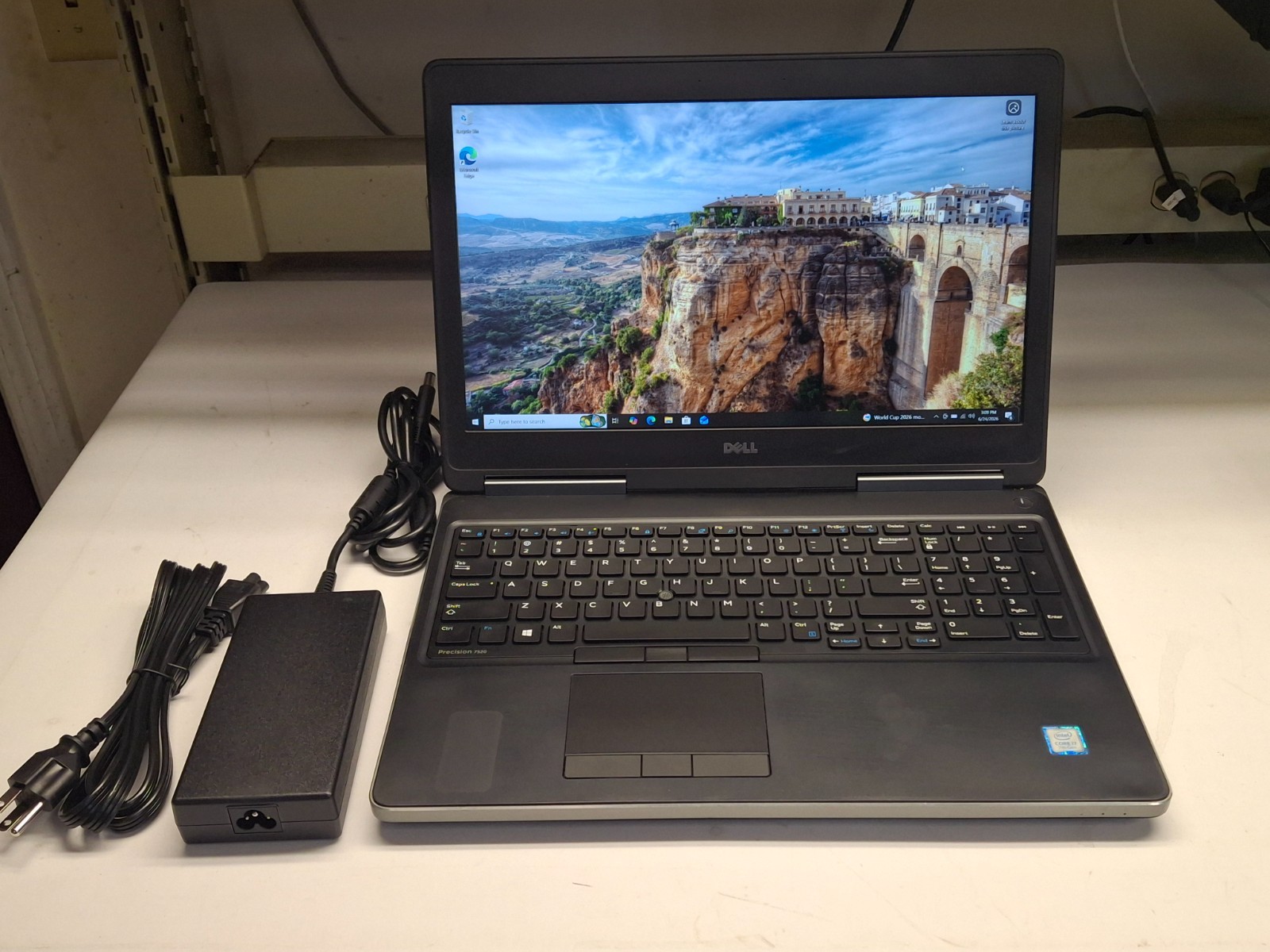 Dell Precision 7520 15.6″ FHD i7-7820HQ 2.90GHz 32GB 256GB SSD Quadro M2200