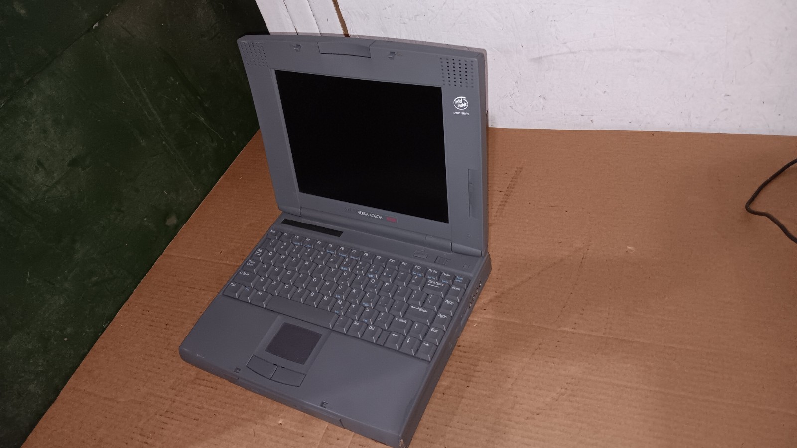 Vintage NEC Versa 4080H Laptop Intel Pentium 120 MHz 10.4″ TFT Color LCD Screen