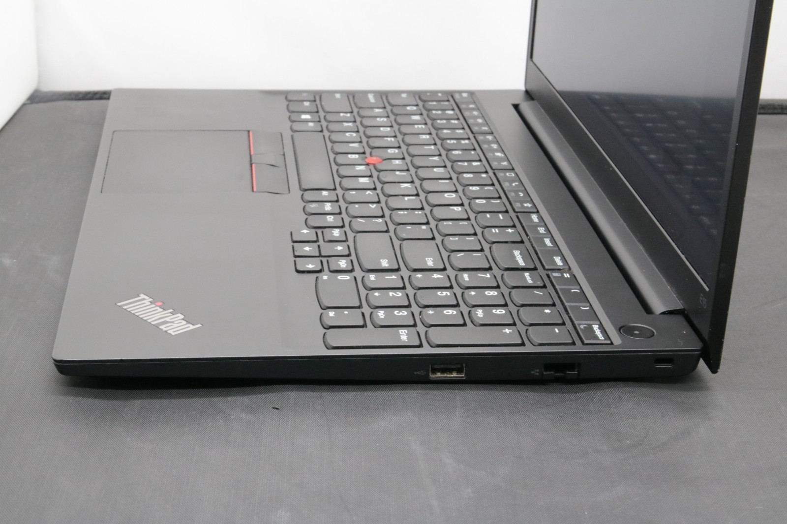 Lenovo ThinkPad E15 G3 – Ryzen 7 5700U – 8GB, 256GB, Windows 11, 15.6″ +Adapter