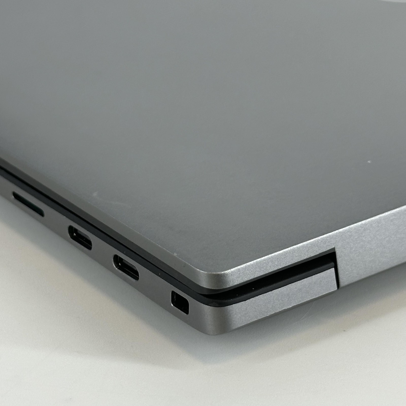 Dell Precision 5490 14 QHD+ TOUCH 3.8 GHz Ultra 7 165H 32GB 512GB RTX 1000 Ada