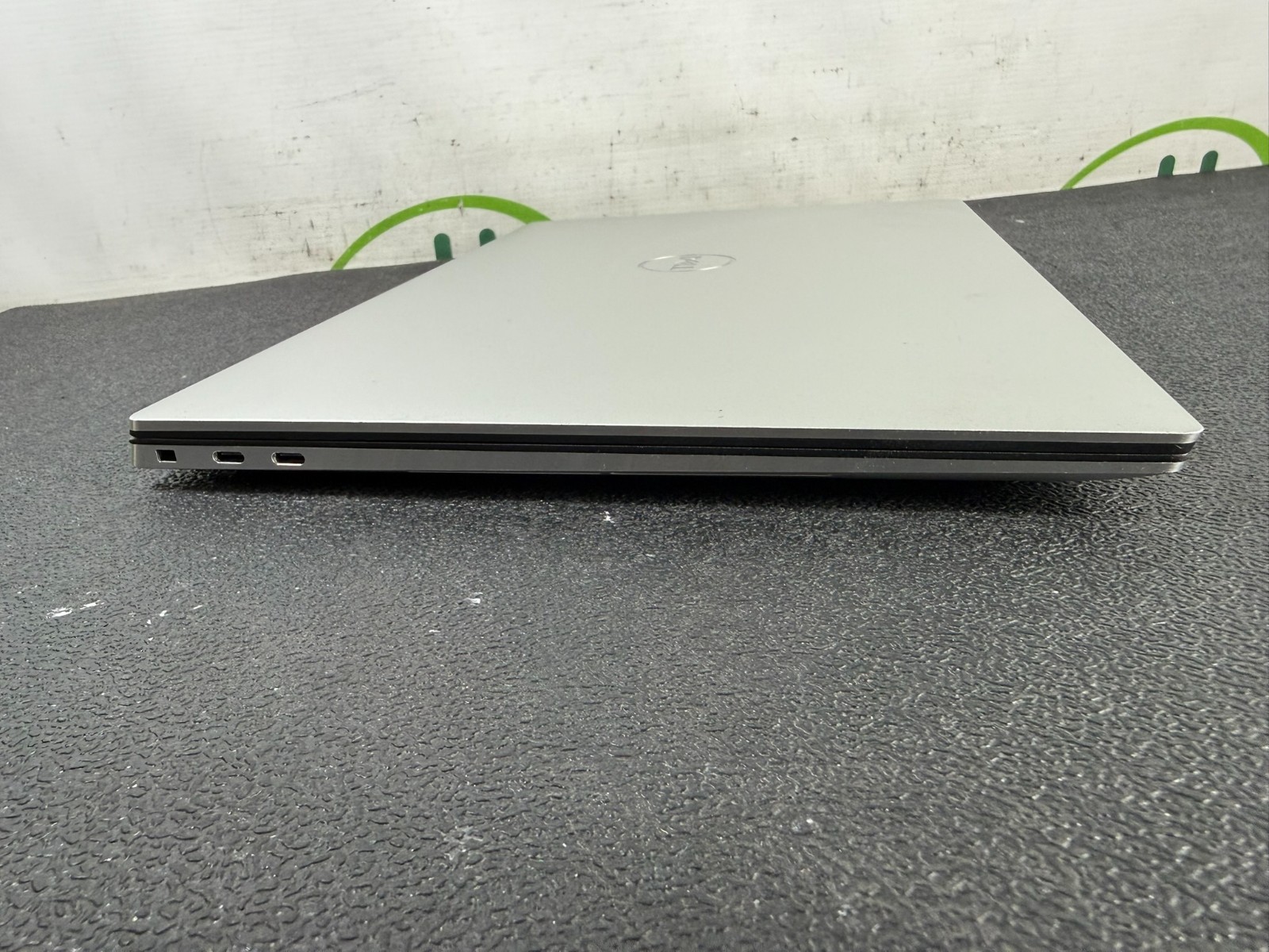 Dell XPS 15 9500 i9-10885H 2.4GHz 16GB DDR4 512GB M.2 GTX 1650 Ti Laptop w/ AC