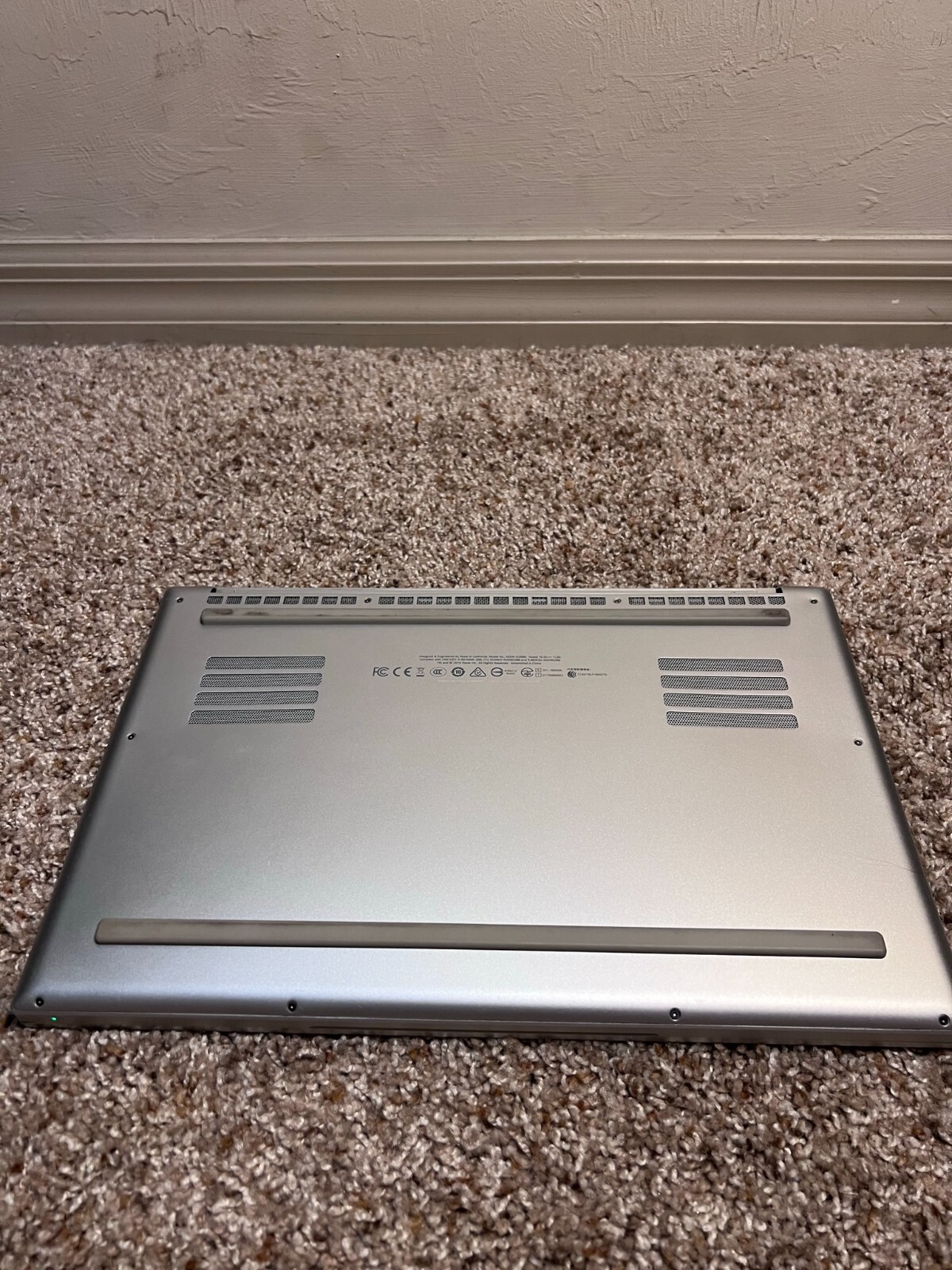 Razer Blade 15 Advanced 2021 – RTX 2060 – i7-8750H – Mercury White Edition!