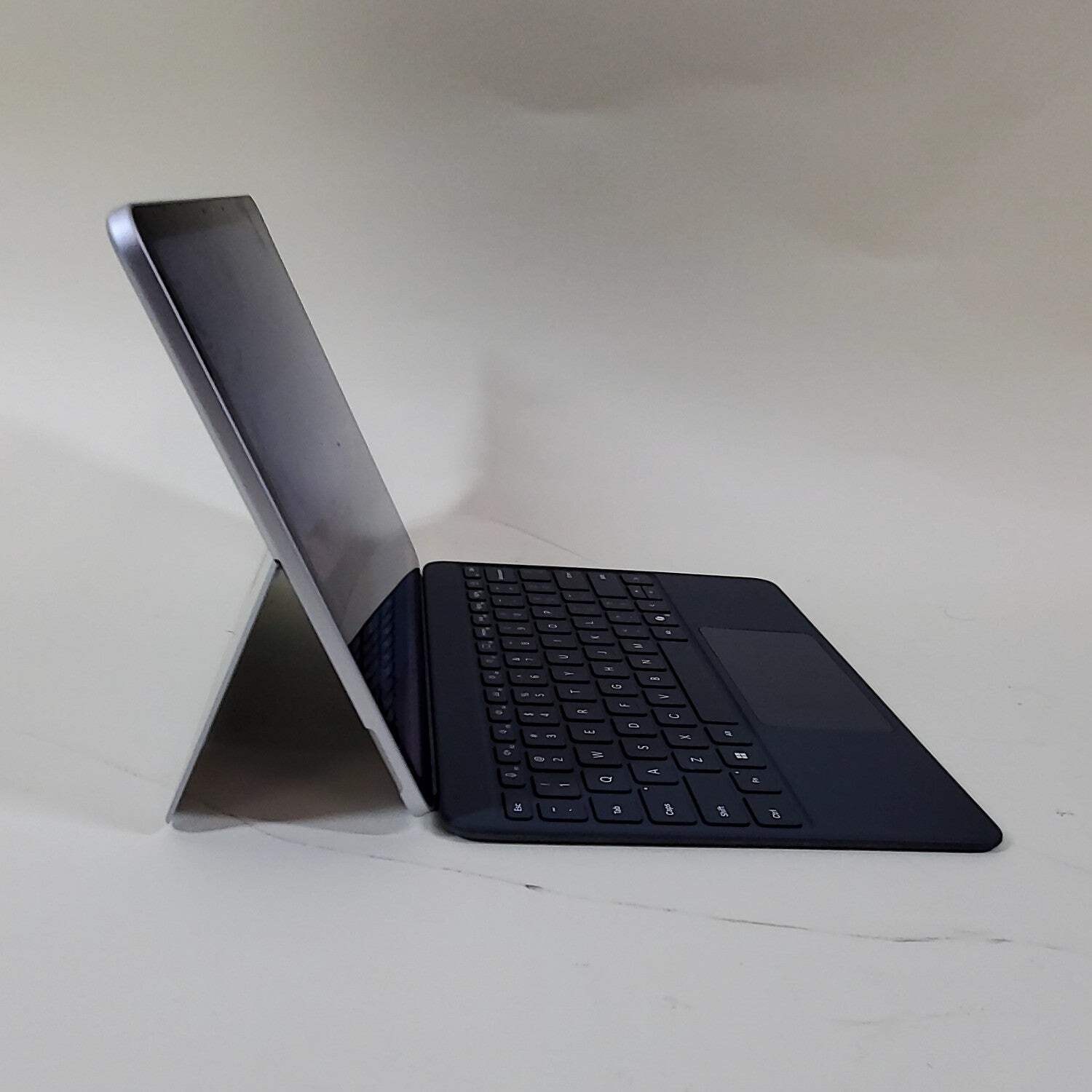 Microsoft Surface Pro 2109 12″ Snapdragon X Plus 3.3GHz 16GB RAM 256GB SSD