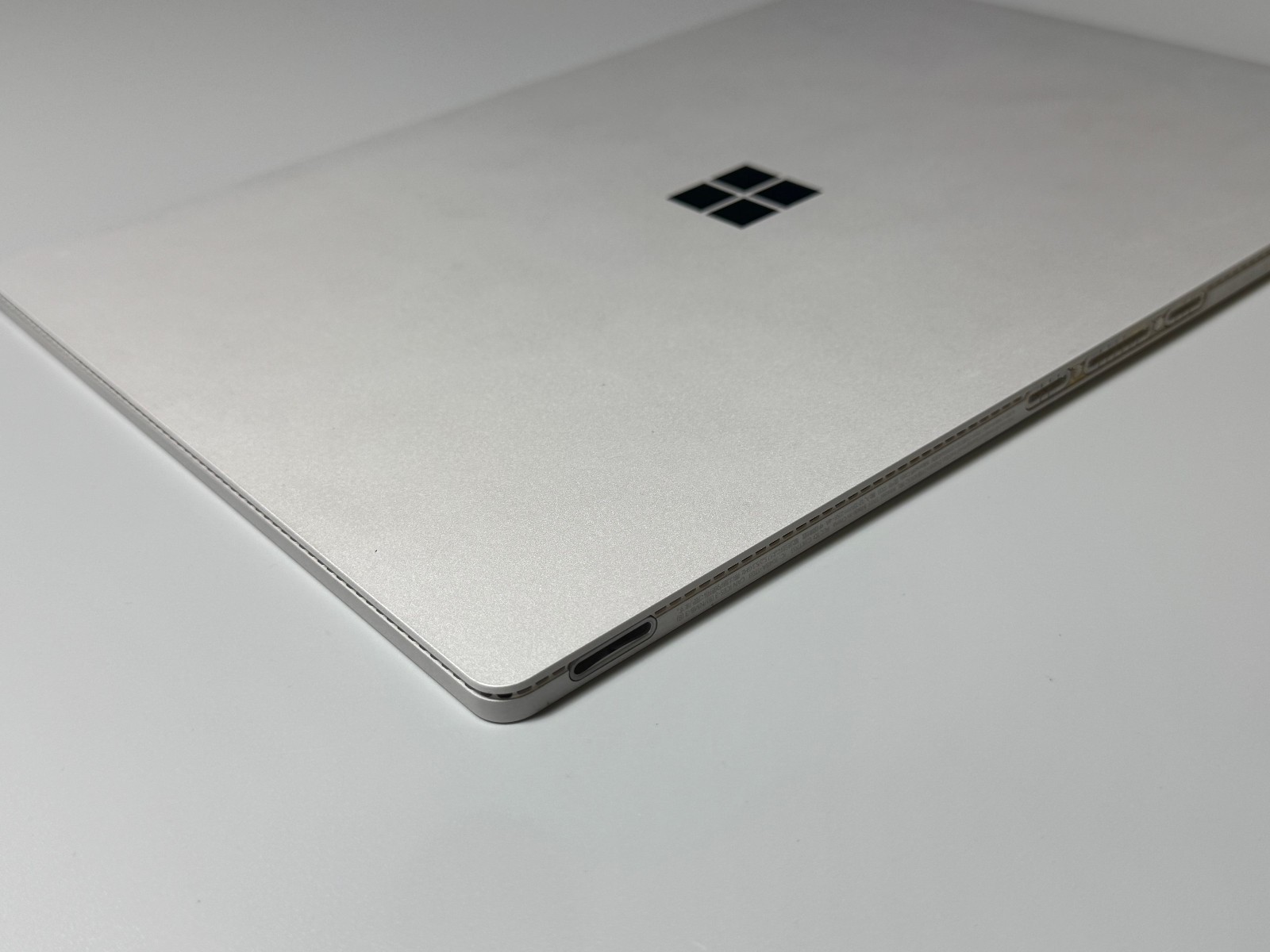 Microsoft Surface Book 1703 13.5″ i5-6300U 8GB Ram 128GB SSD NO KEYBOARD!!