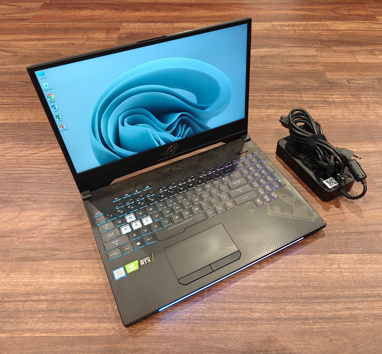 Asus ROG Strix SCAR II Gaming Laptop RTX 2070 32GB RAM 4TB NVMe SSD 15.6″ Win 11