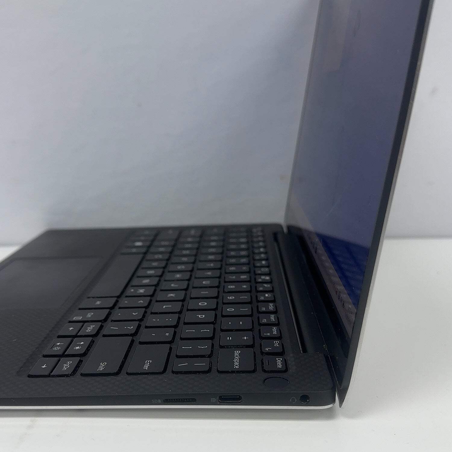 Dell XPS 9370 13.3″ i7-8550U 1.8GHz 16GB RAM 512GB SSD