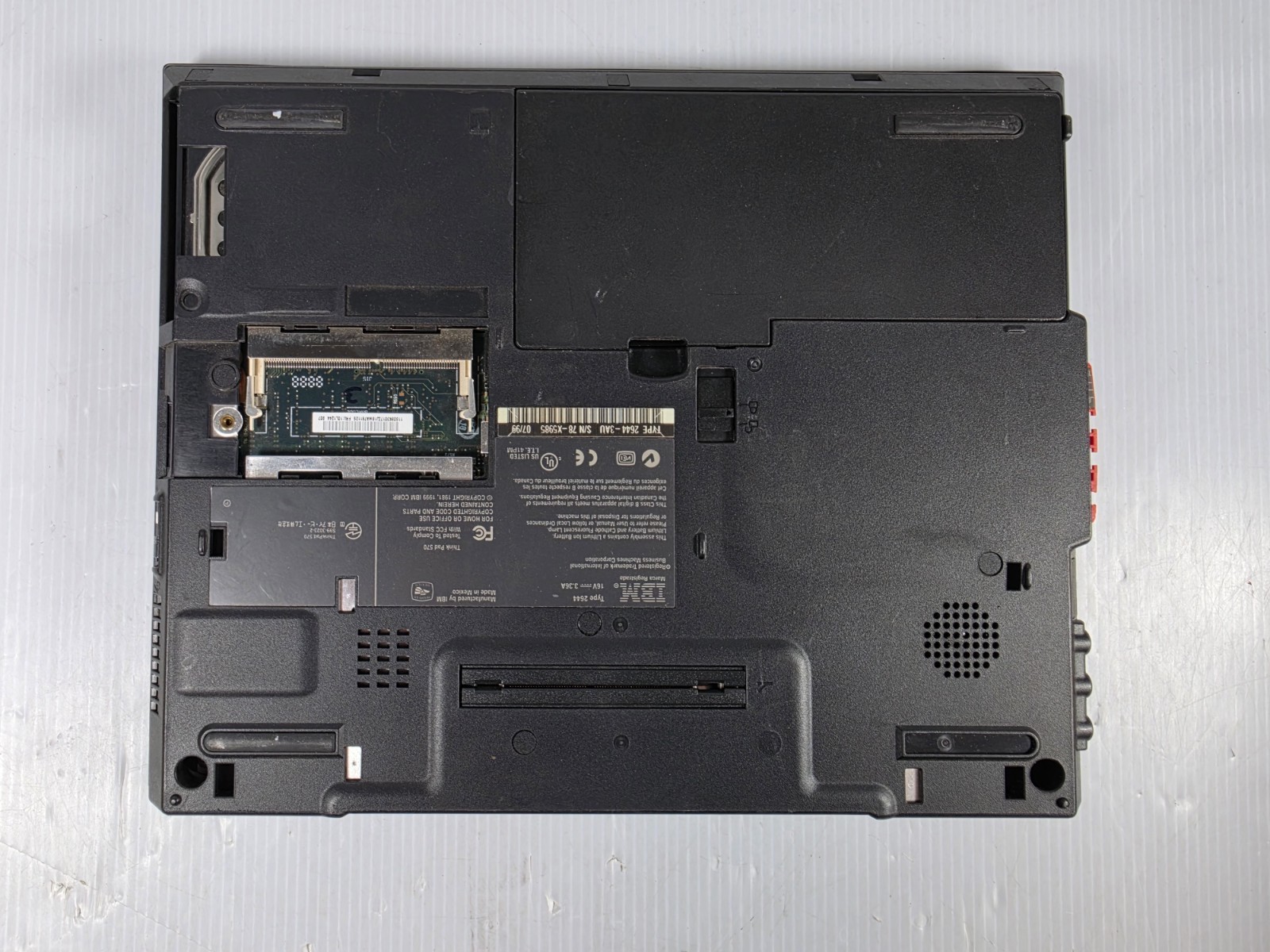 VINTAGE IBM ThinkPad 570 Type 2644 13″ Laptop Intel Pentium READ