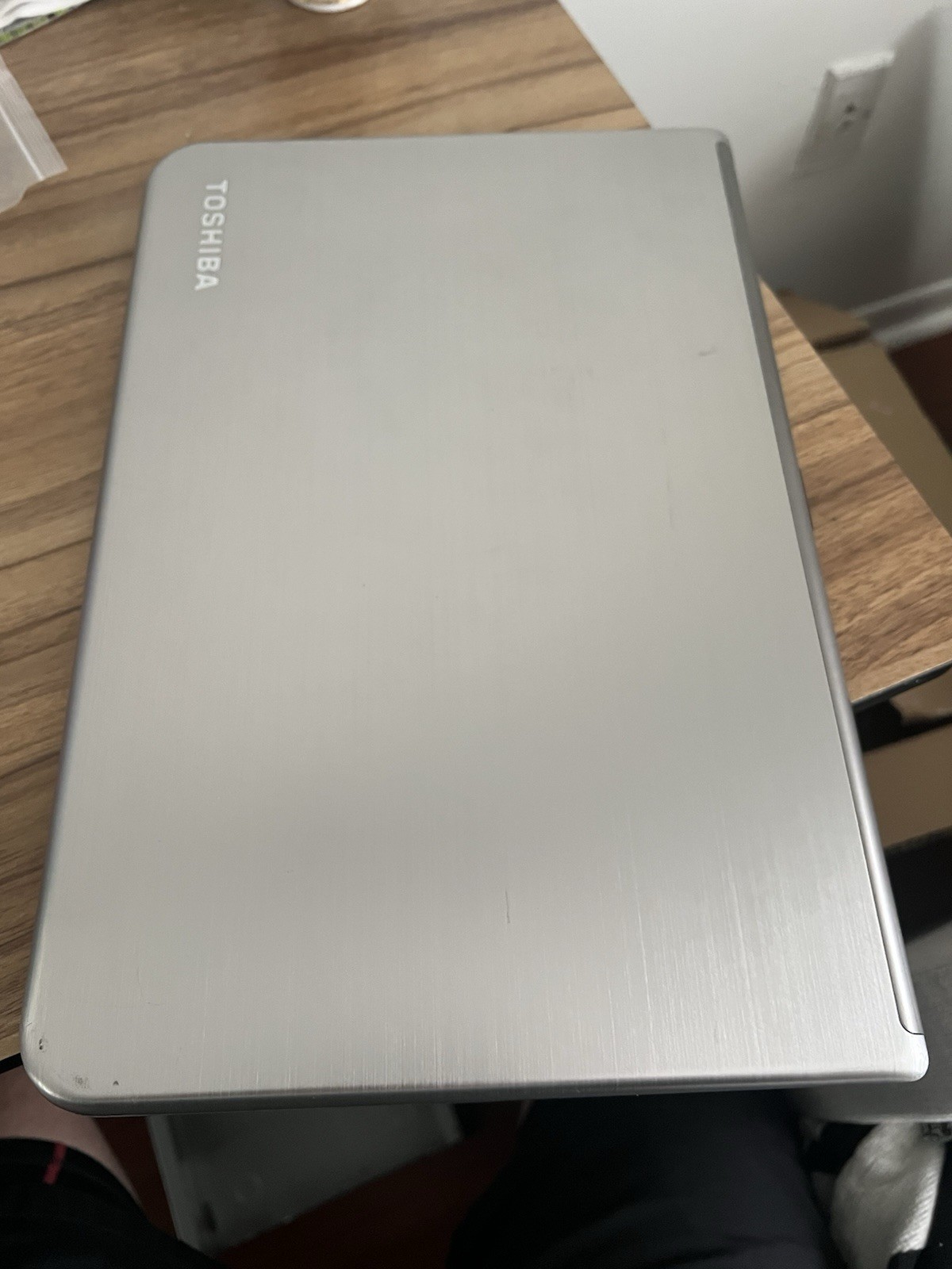 Toshiba Satellite E55-A5114 Laptop (Intel i5, 750 Gb HDD 6 Gb DDR3, Windows 10)