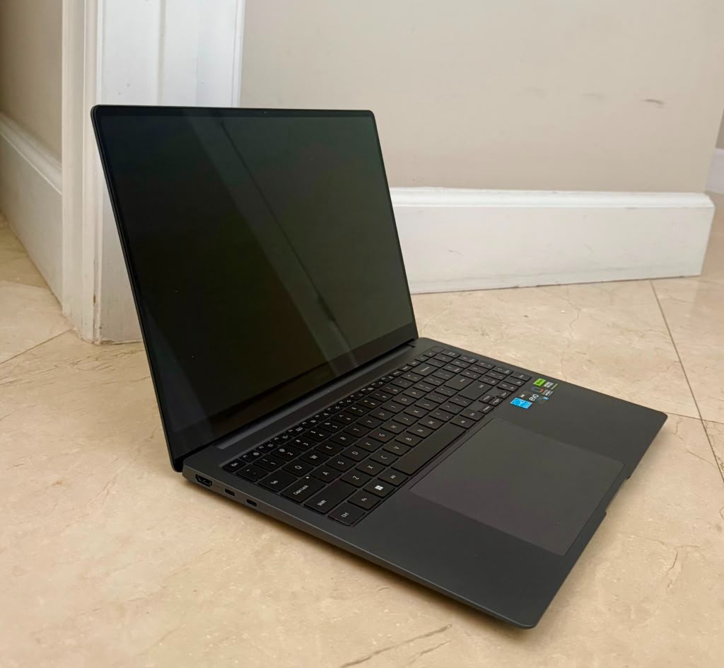 Samsung Galaxy Book3 Ultra 16 i9-13900H RTX 4070 32GB 1TB OLED Laptop