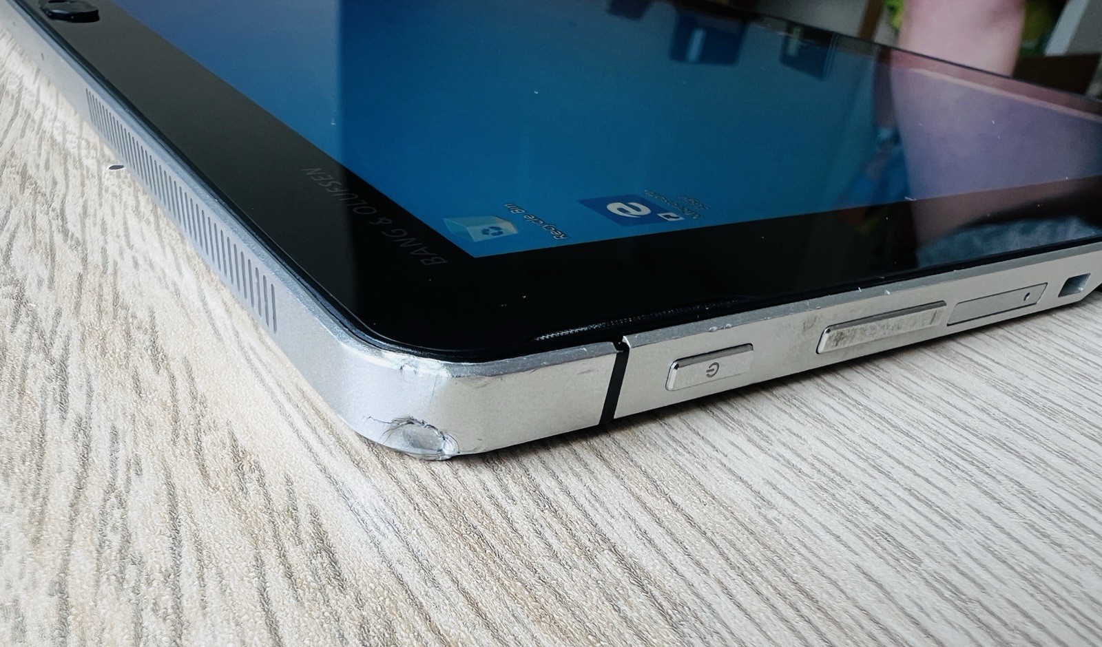 POOR HP ELITE X2 1012 G2 | INTEL i7 2.8GHz | 16GB RAM | 256GB SSD WINDOWS LAPTOP