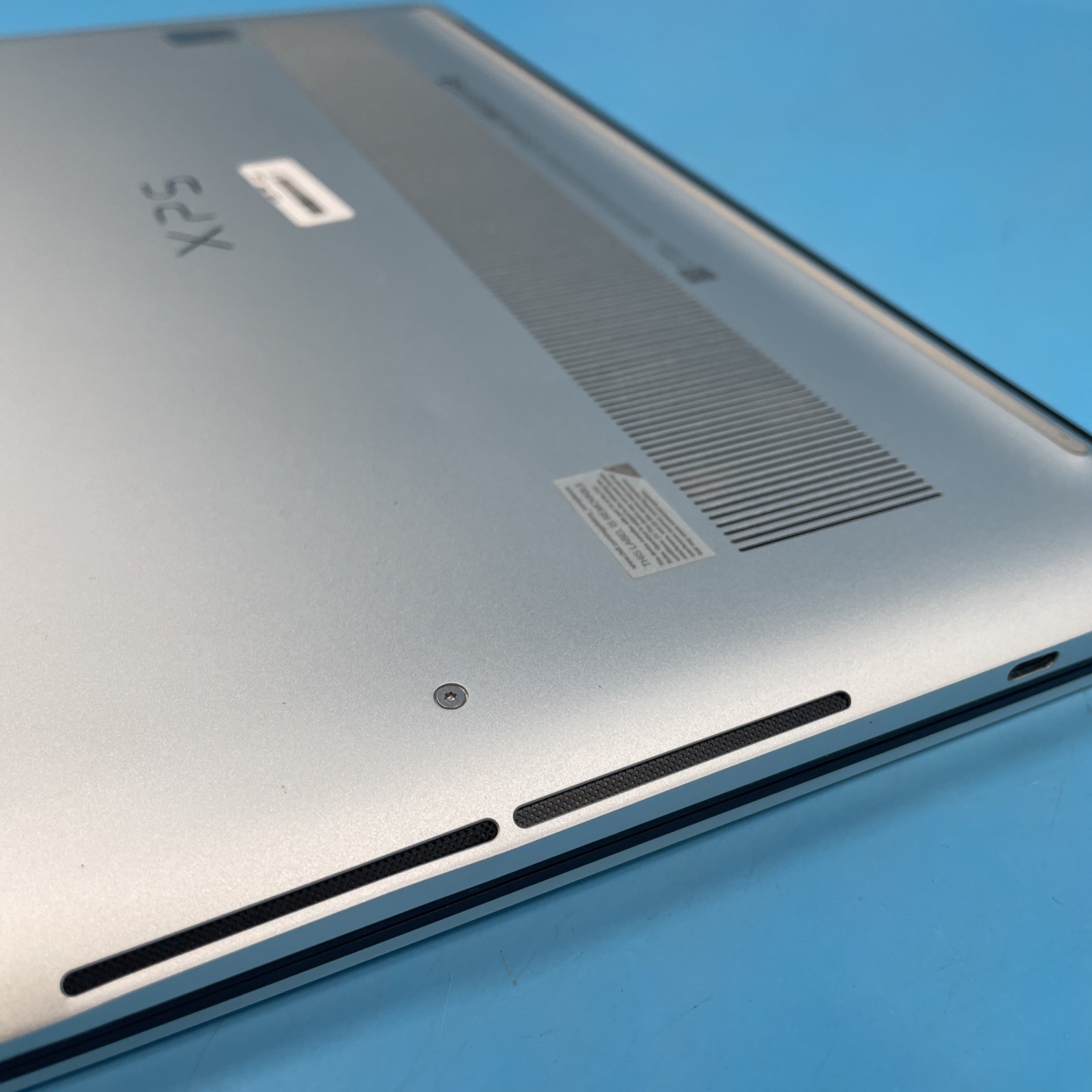 Dell XPS 15 9520 | i9-12900HK | 64GB RAM | 512GB SSD | 3050 Ti | WIN11 PRO | 74%