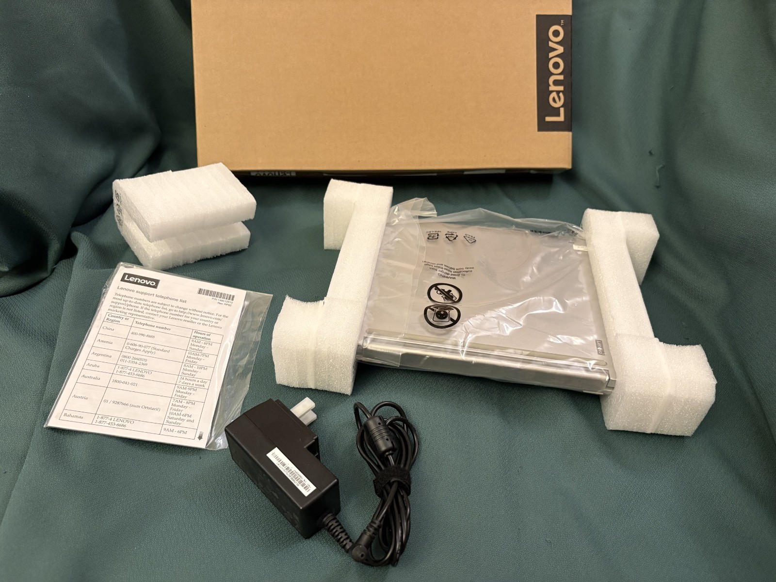 Lenovo MIIX 320-10ICR 2in1 Tablet + Keyboard – Intel Atom x5 2GB RAM 64GB MINT