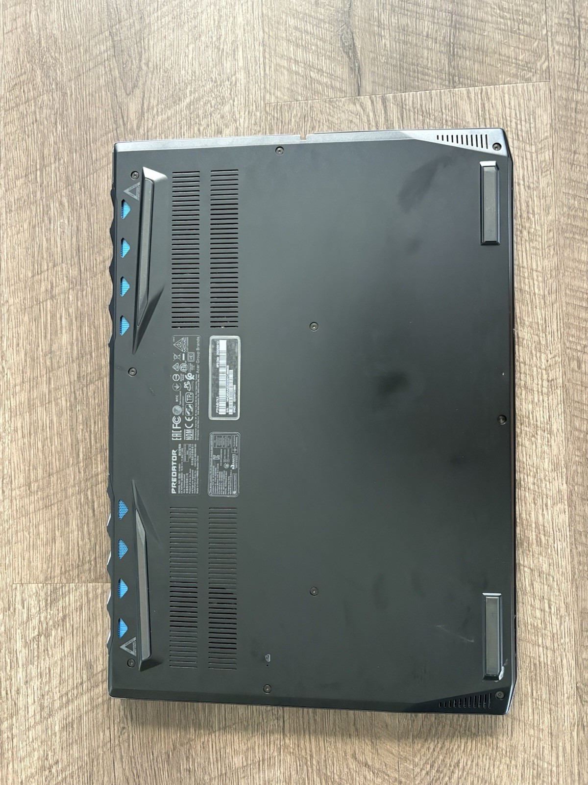 Acer Predator Triton 500 PT515-52-73L3 15.6″ (512GB SSD, Intel Core i7 10th…