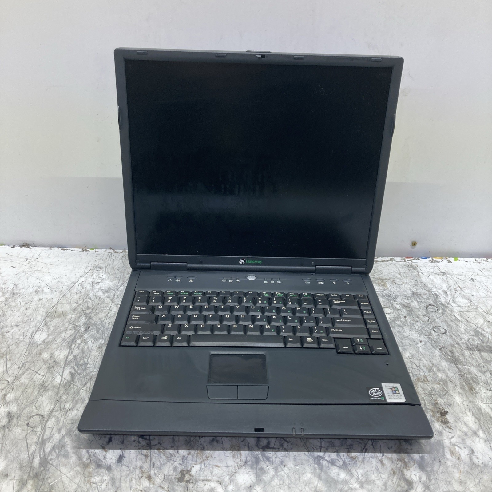 Vintage Gateway Solo 9500 Pentium III 850MHz 128MB no HDD Boot to BIOS