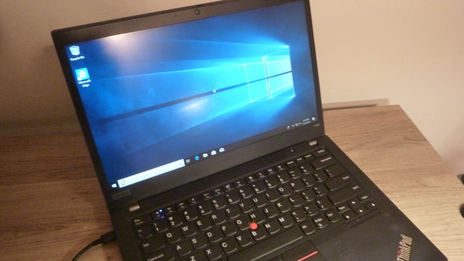 Lenovo ThinkPad T490s Intel i7-8665U 16GB RAM 256 GB SSD Win 10 Pro OEM CHARGER