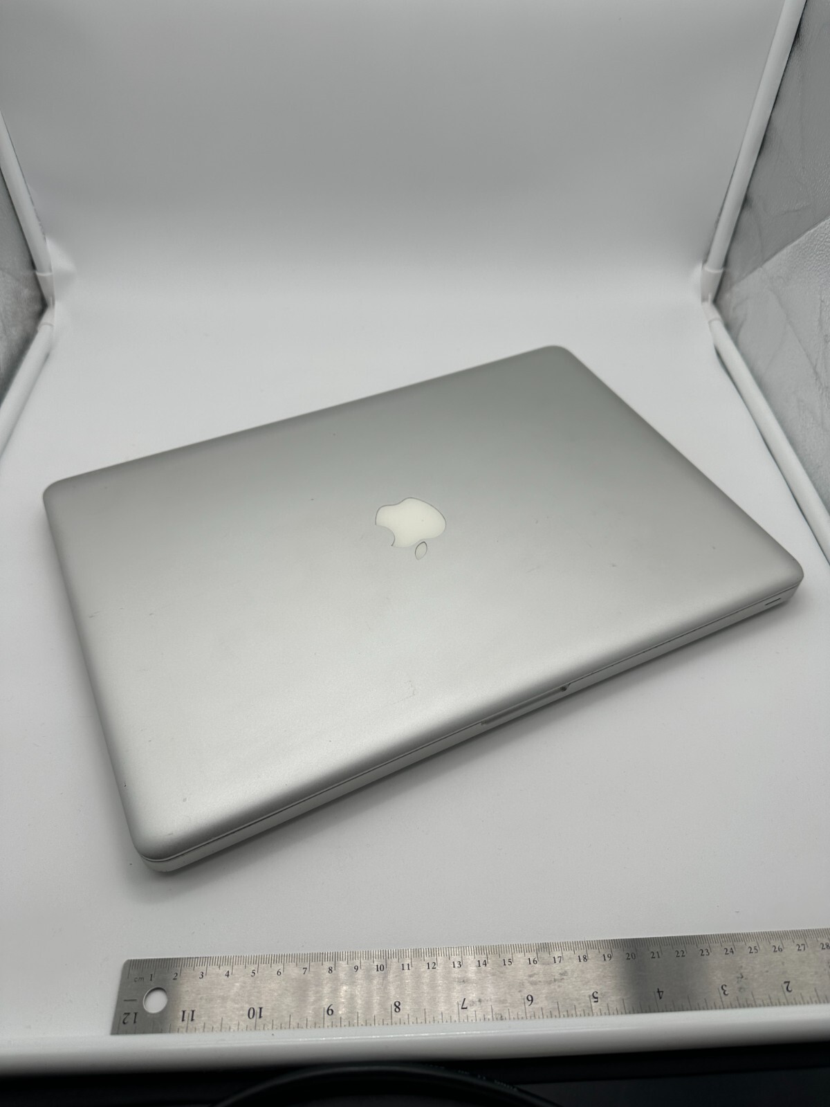 Apple MacBook Pro A1286 15″ i7 Laptop Matte Display – TURNS ON – READ INFO AS IS