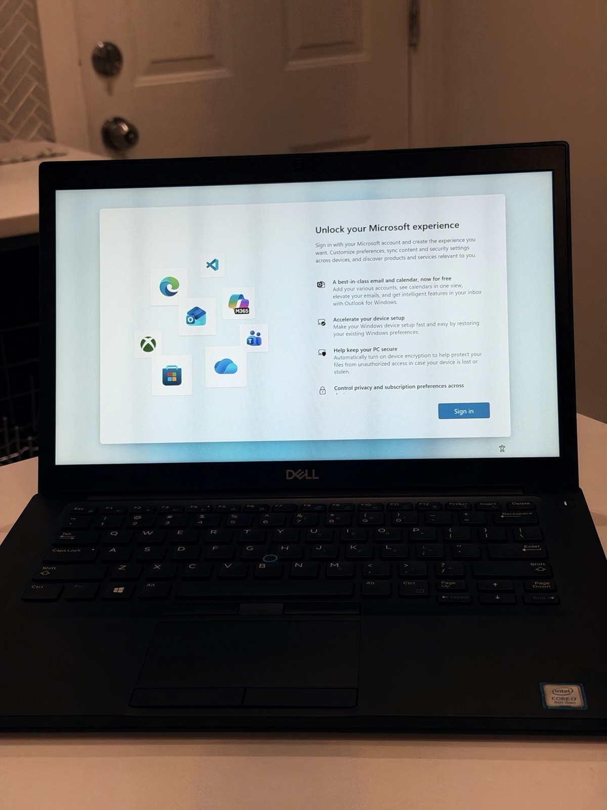 Dell Latitude 14″ i7-7600U 2.80GHz 16GB 512GB SSD Win 11 Black
