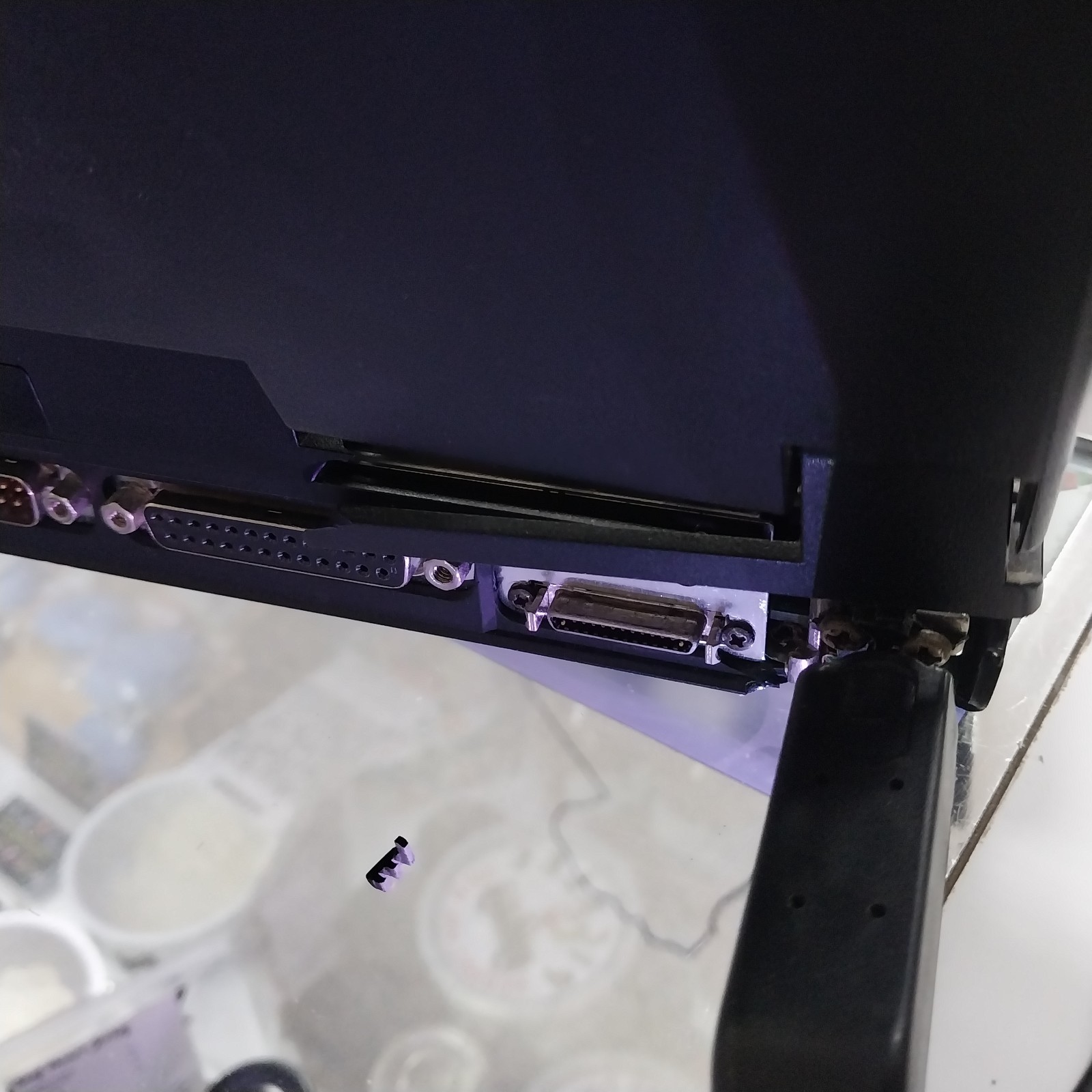 Vintage IBM ThinkPad 365XD with AC adapter & FDD boots to BIOS. Broken Hinge