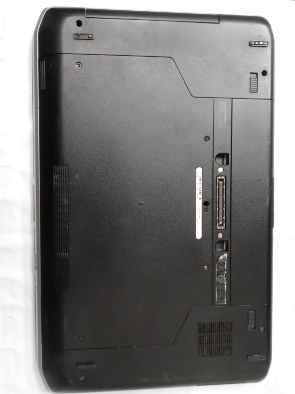 Dell Latitude E5520 i7-2620M CPU@2.7GHz 4GB RAM 0 GB HDD NoOS NO AC-ADAPTER