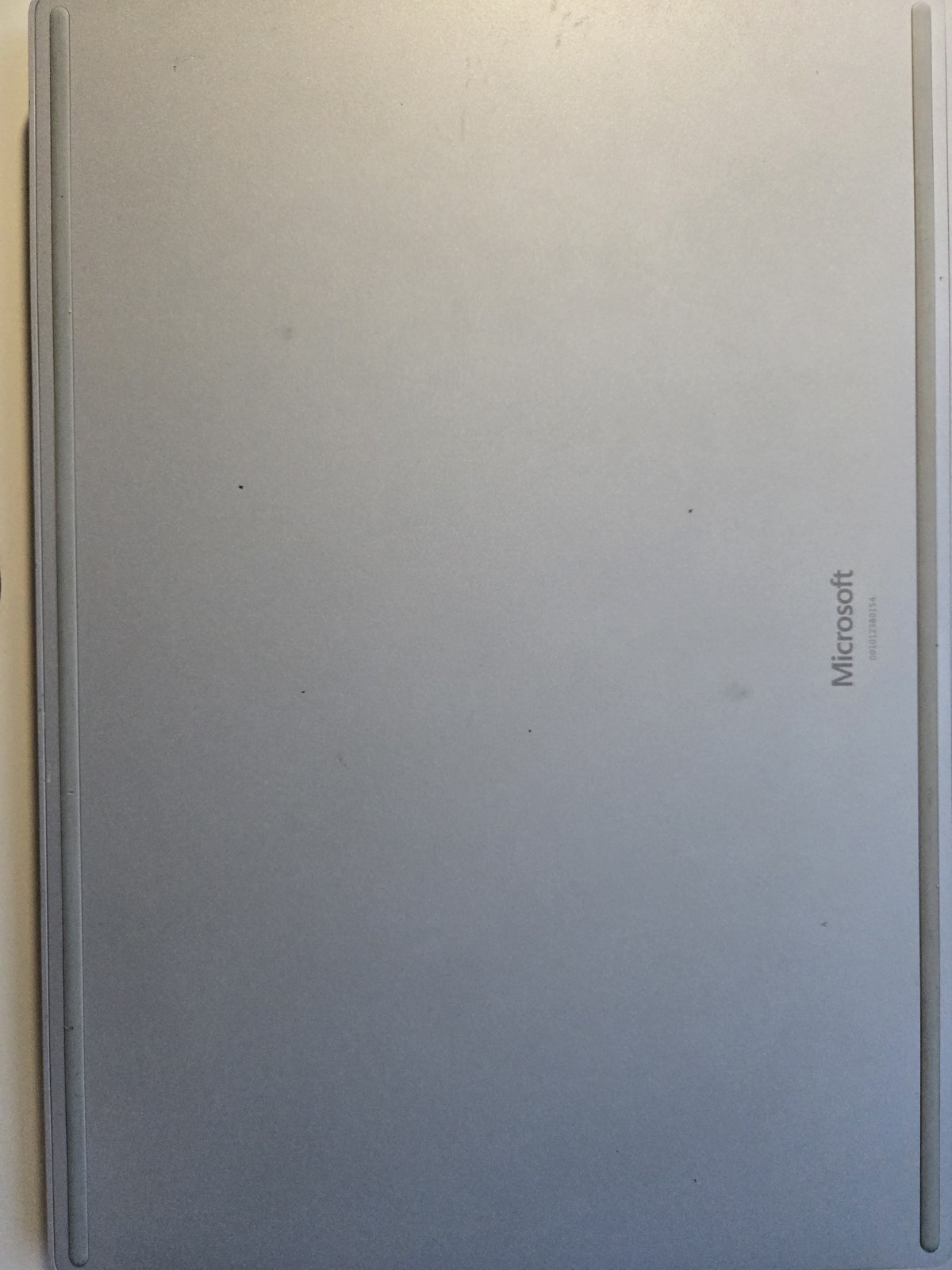 Microsoft SurfaceBook 2 13.5″ (GTX 1050, i5 2.6GHz, 82%+ Batt.)