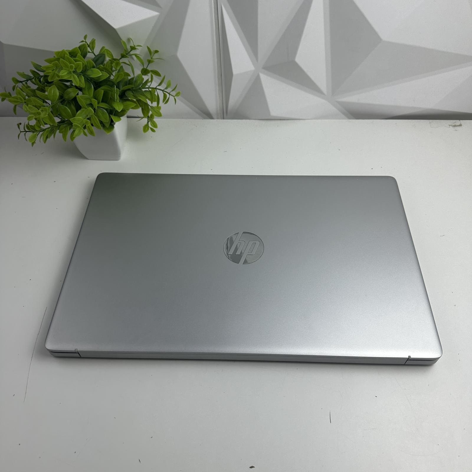 HP 17 Laptop, 17.3″ FHD, AMD Ryzen 5 7530U, 8GB, 512GB SSD, Silver