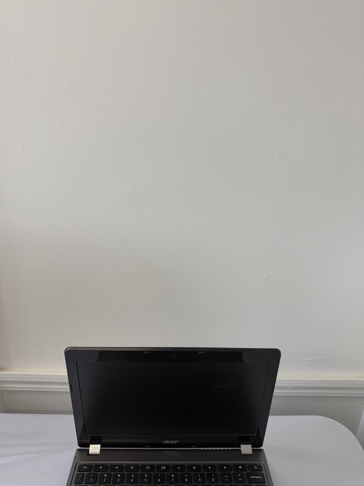 Acer Chromebook C740-C3P1 Laptop – Good Screen – Intel Celeron 3205U – Read Des