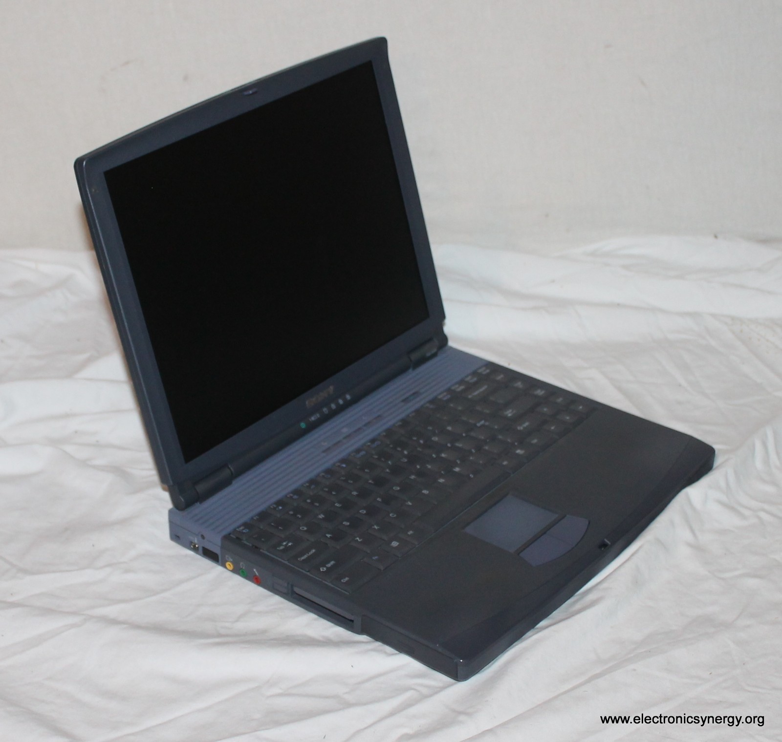 Sony VAIO PCG-F650K Laptop Pentium III 600MHz 256MB RAM 80GB HDD Windows 2000