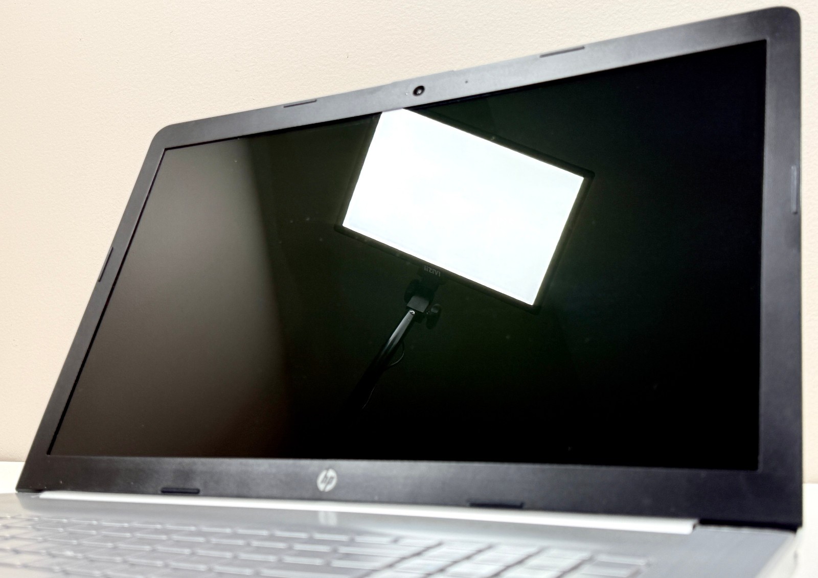 HP Laptop 17-by4013dx 17.3″ 3.0GHz Intel Core i3-1115G4 8GB RAM No SSD or OS