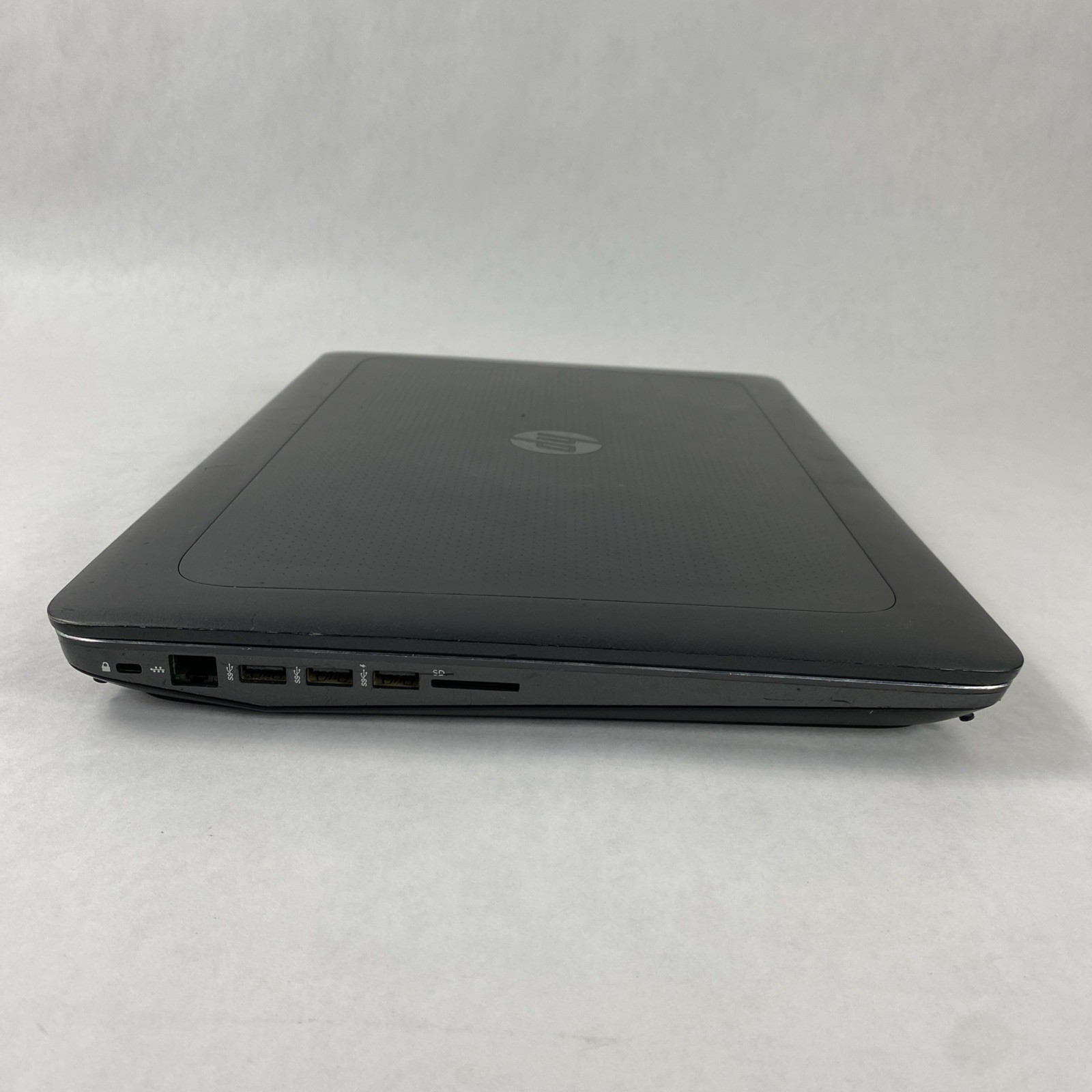 HP ZBook 17 G3 Xeon E3 1535M v5 2.90 GHz 16 GB RAM 17.3″ No Battery No HDD No OS