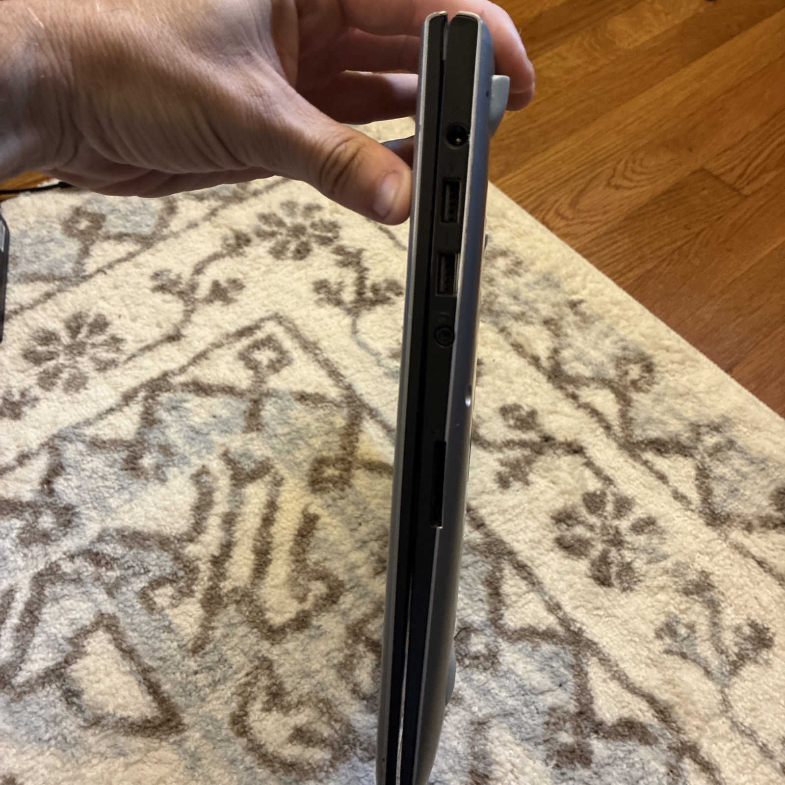 Lenovo IdeaPad S400 Touch 14” Intel i3 1.8ghz 4 GB RAM 500 GB HD (Needs Battery)