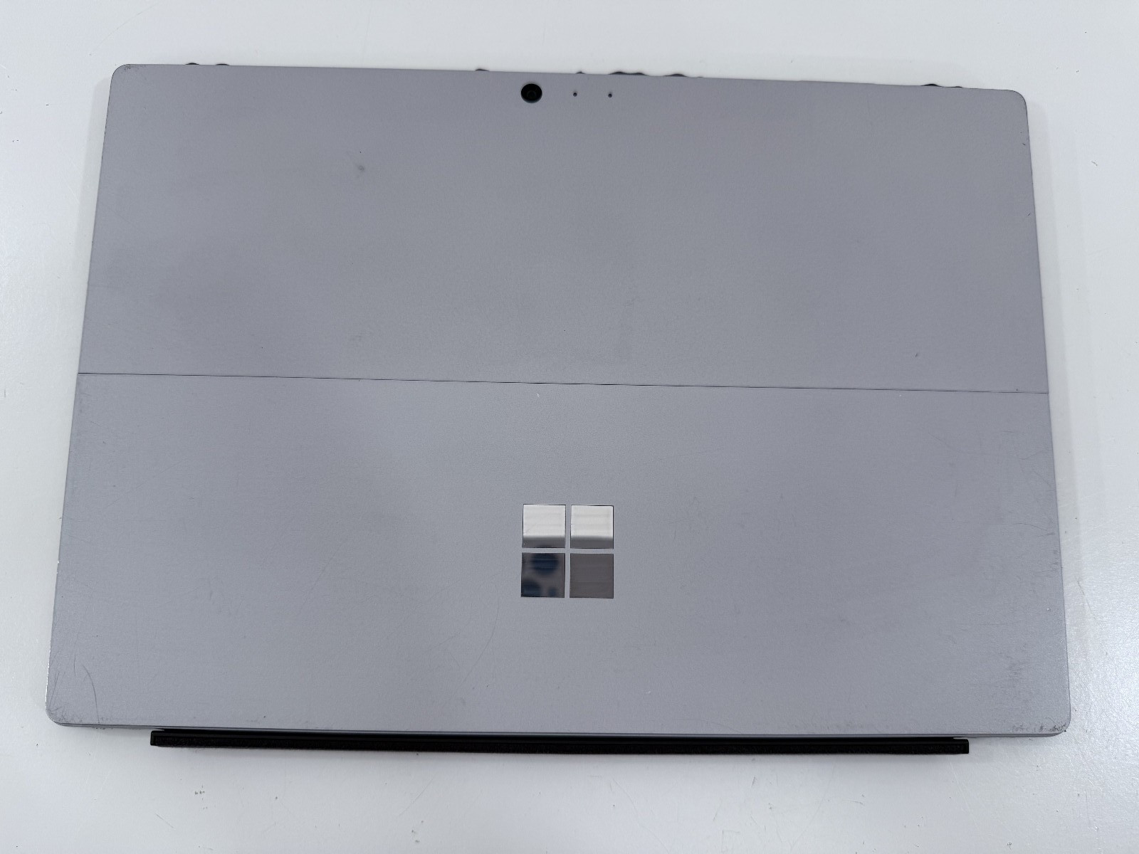 Microsoft Surface Pro 5 i7-7660U CPU @ 2.50GHz8 GB RAM 256 GB Win 10 Pro KB issu