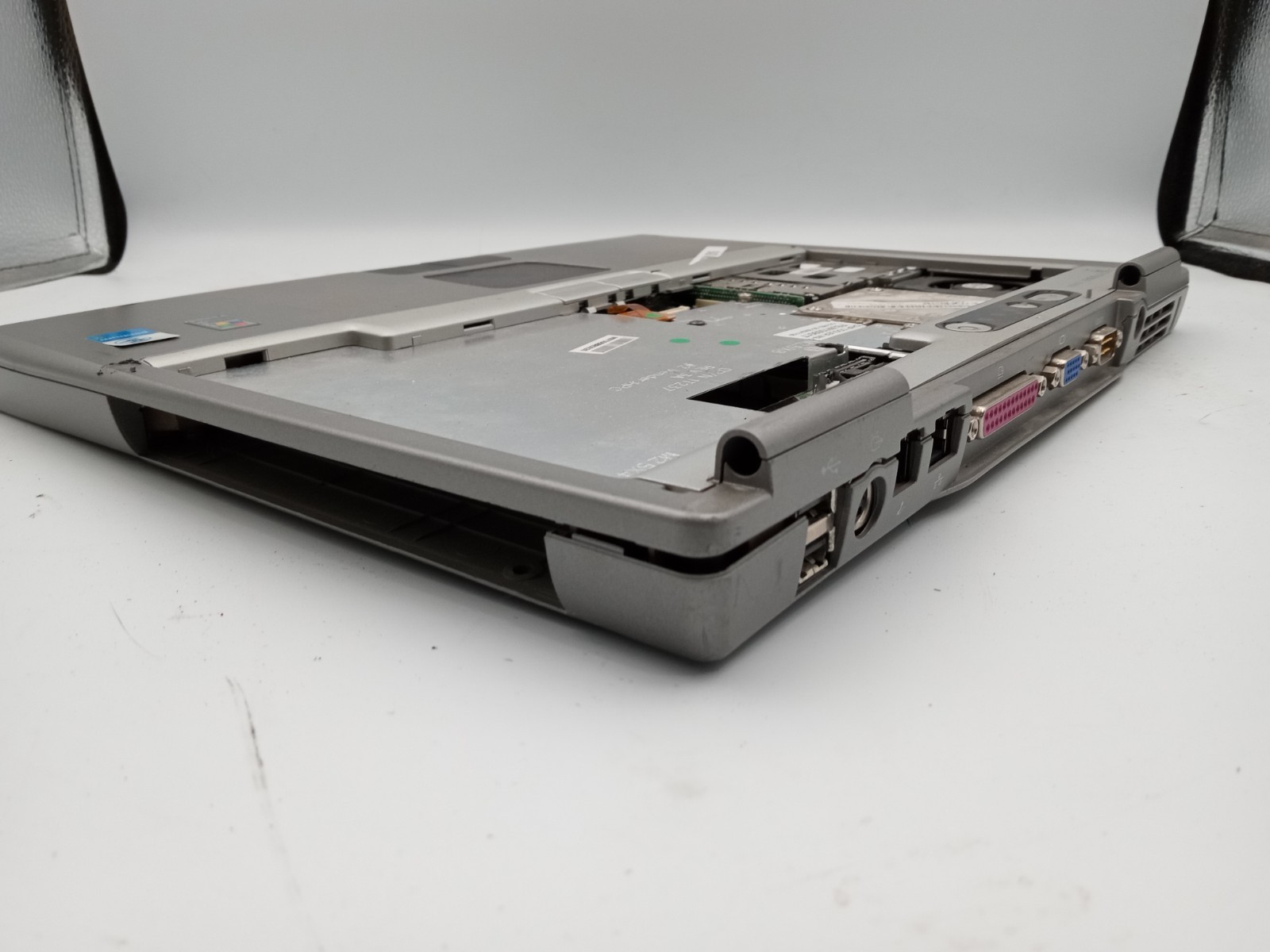 Dell Latitude D600 14″ Laptop Intel Pentium – PARTS/REPAIR – BAD TOUCHPAD -RR