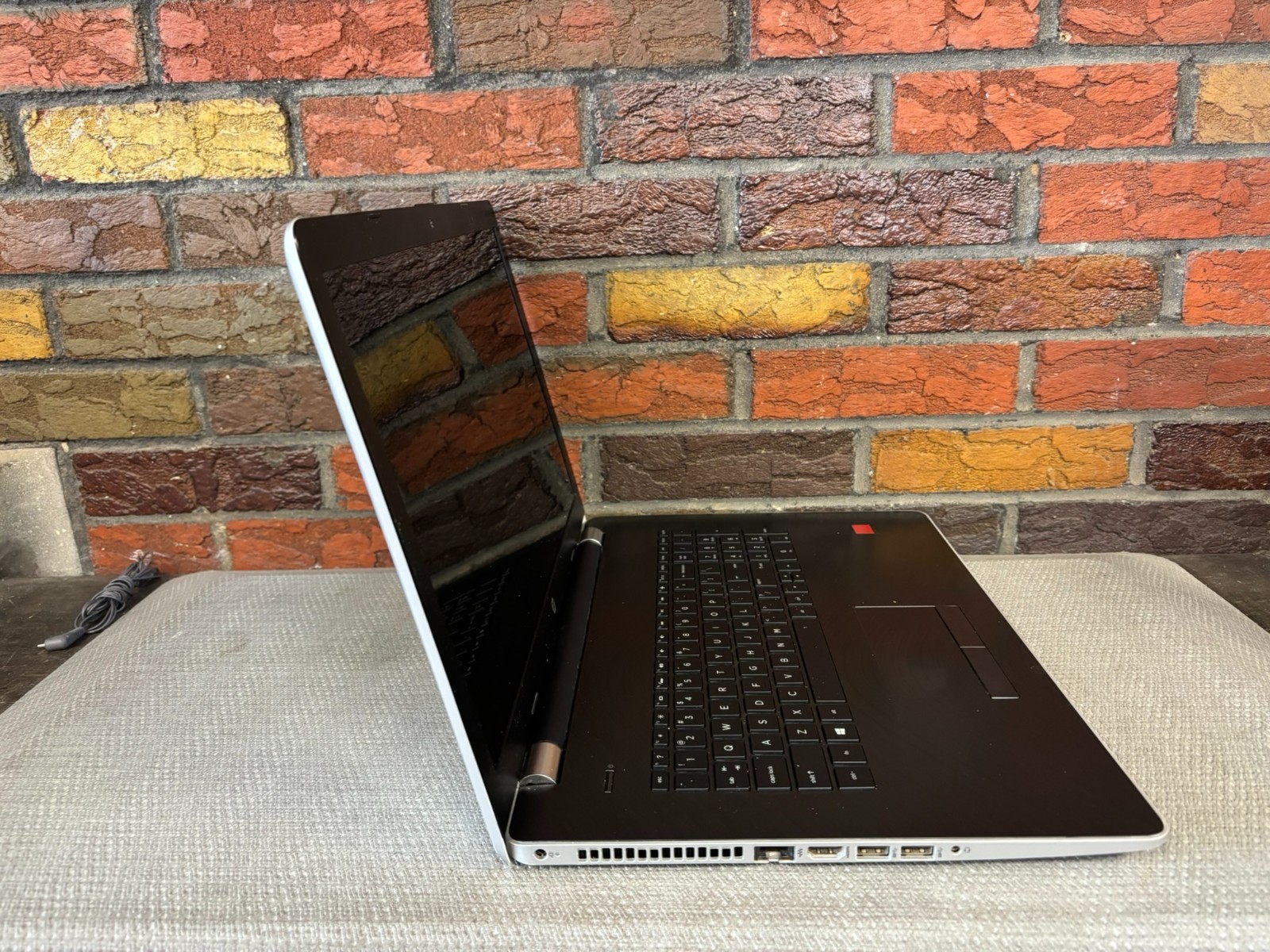 HP Laptop 17-ak0xx