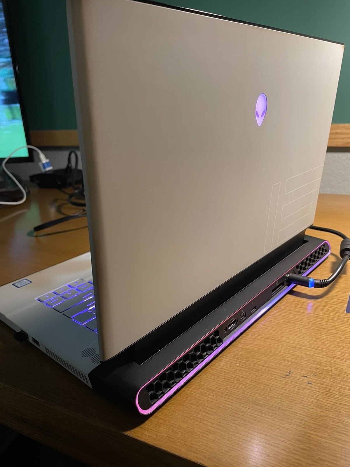 alienware laptop m15 r2