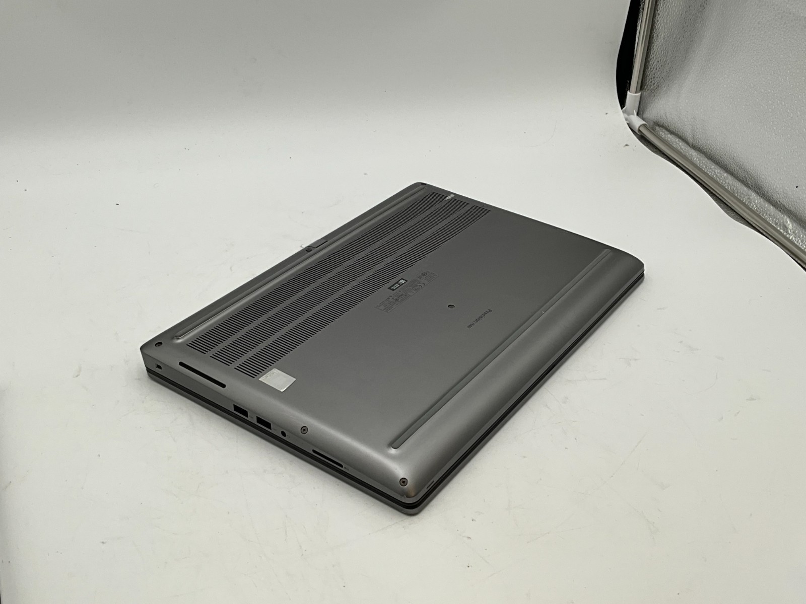 DELL Precision 7560 i7-11850H 2.50g 32GB 1tb T1200 15.6″ WIN11 Laptop ^49RK7M3