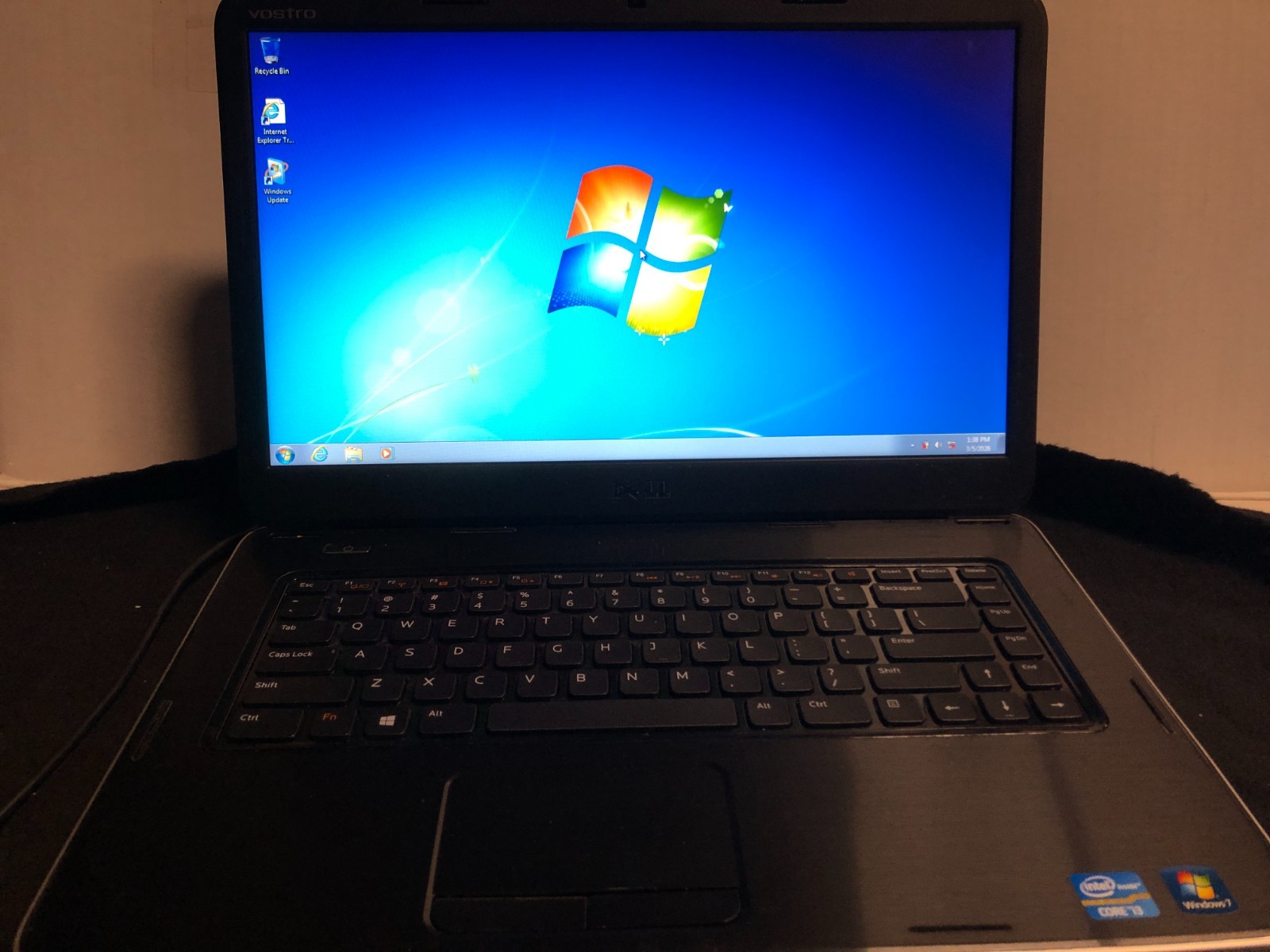 Dell Vostro 2520 15.6in 300 GB HD 2 GB RAM i3-2328M @2.3GHz win 7 no battery