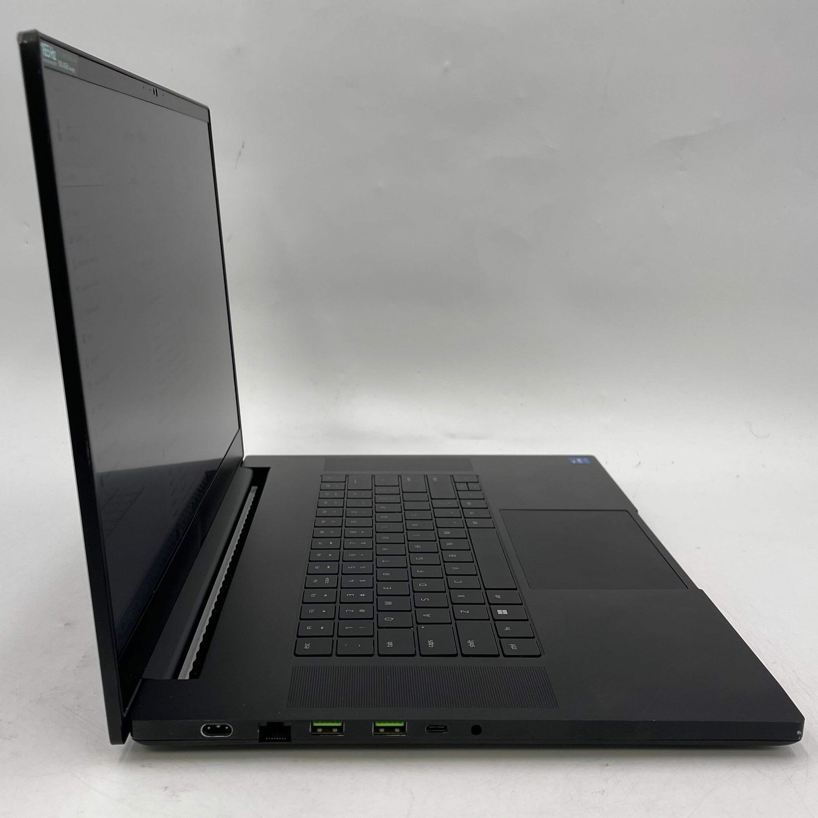 Broken Razer Blade 15 i7-12800H 2.4GHz 16GB 1TB SSD GeForce RTX 3060 Keys Issue