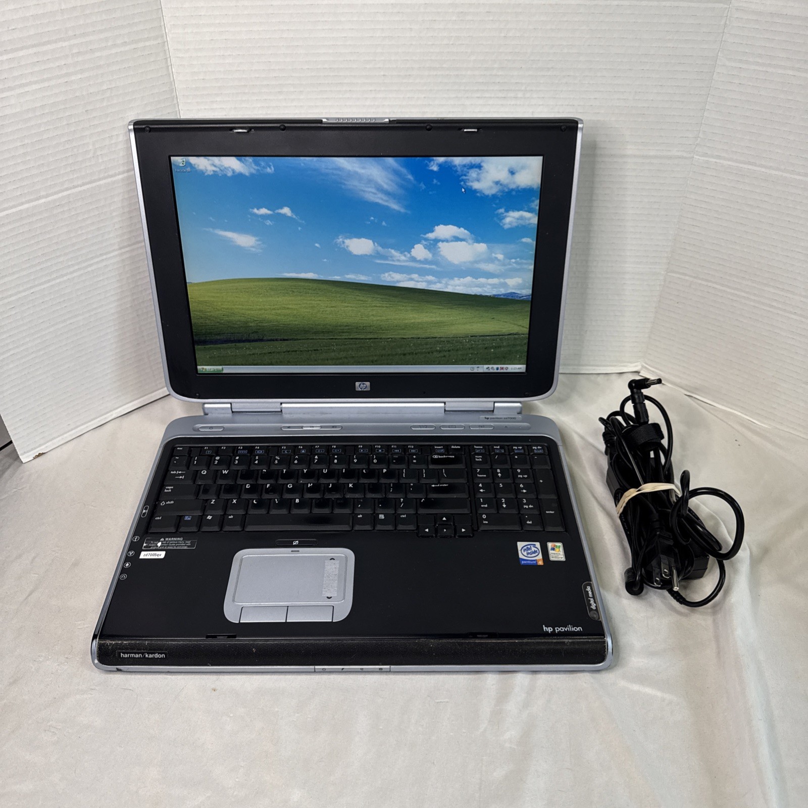 HP Pavilion Intel Pentium 4 w/ 512mb Ram & 160GB HD Windows XP Gaming Laptop