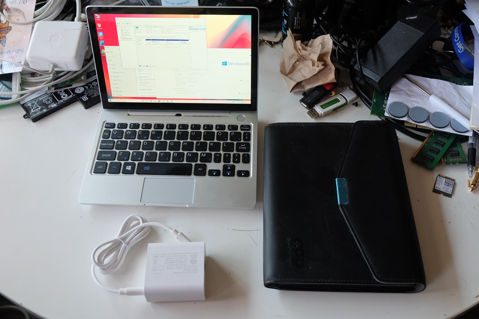 GPD P2 Max Celeron 3965Y 1.50 GHz / : 256 SSD / 8 GB / 8.9” Touchscreen