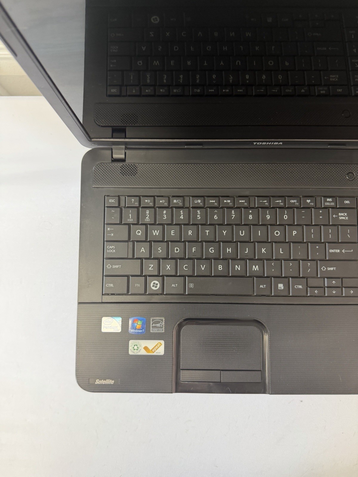 Toshiba Satellite C875-S7205 Laptop – Good Screen – Intel Pentium B970 -Read Des