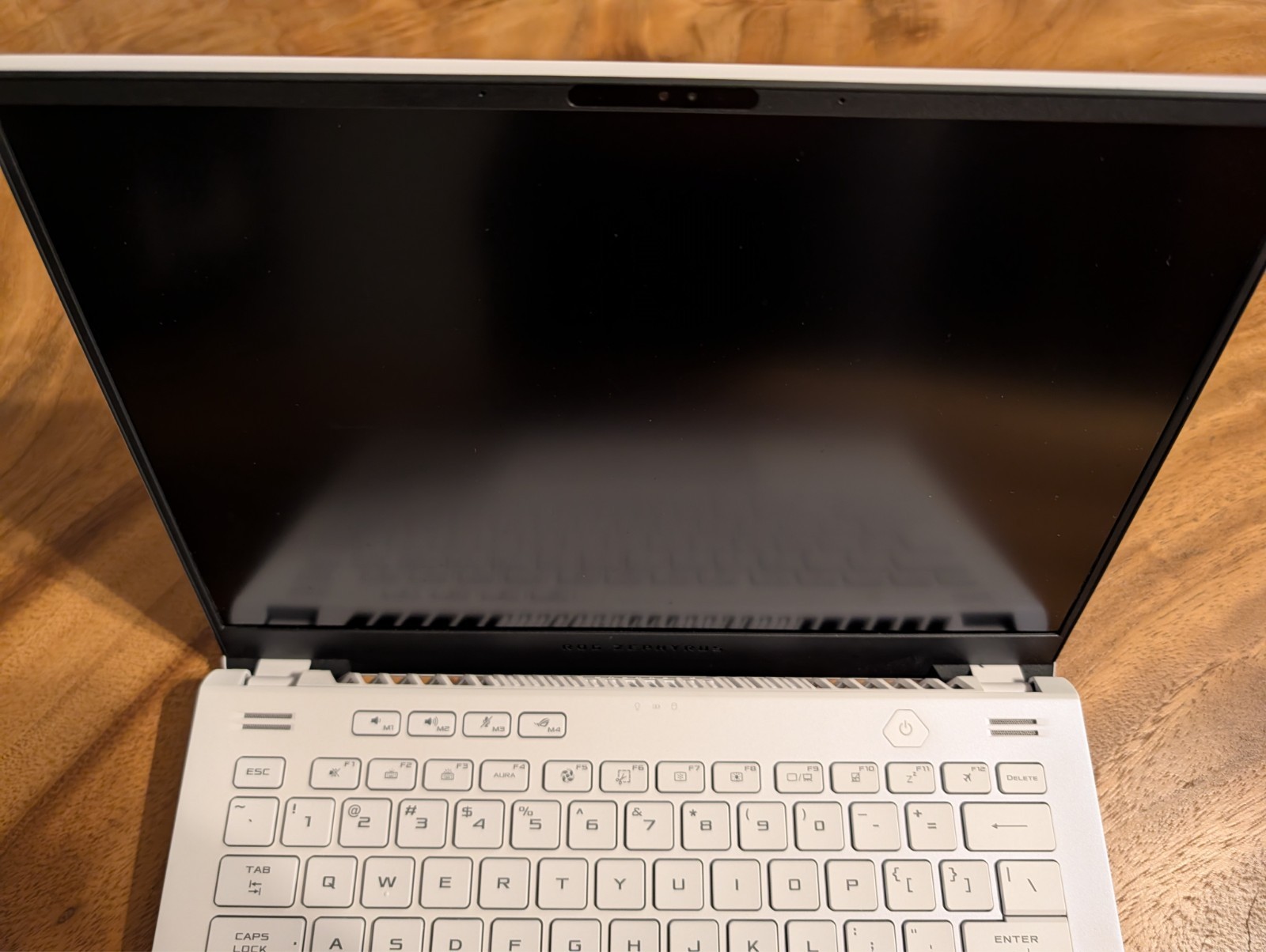 Asus ROG Zephyrus G14 GA402X – 4090 16GB – Ryzen 9 7940hs – 32gb Ram – 2tb nvme
