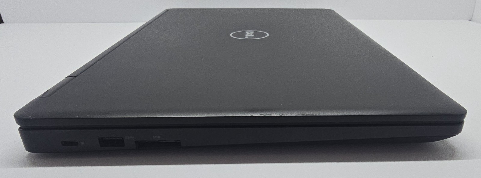 Dell Precision 3520 Laptop 15.6″ i5-7440HQ 8GB 256GB SSD Windows 11 Pro Charger