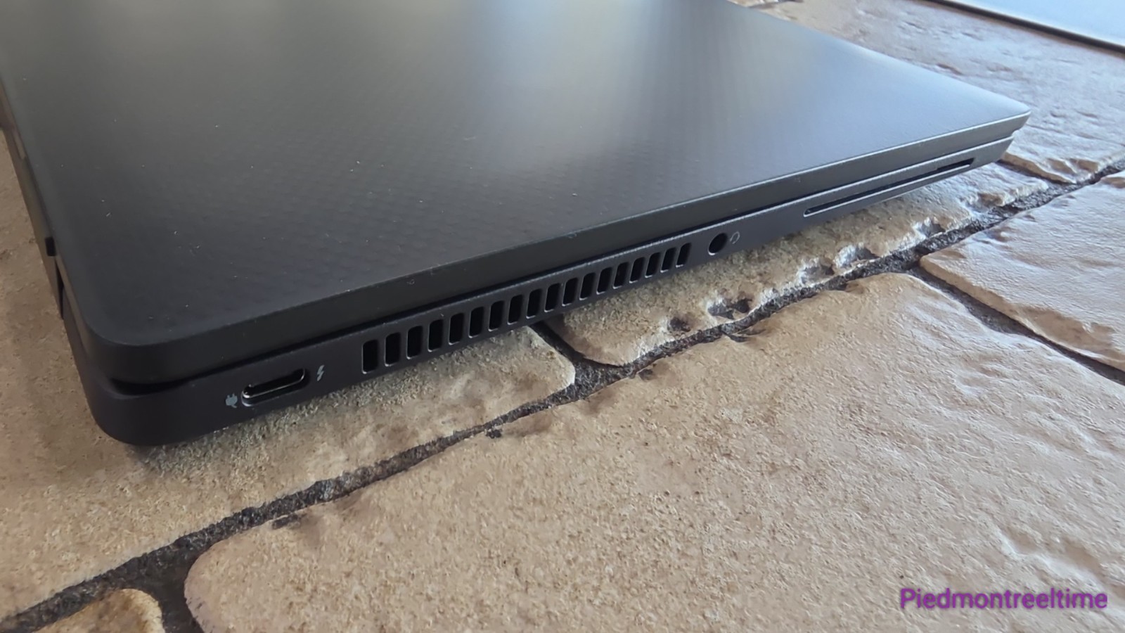 Dell Latitude 7330 13.3″ FHD i7 1265U 2.69GHz Iris Xe 16GB 256GB Win11Pro Laptop