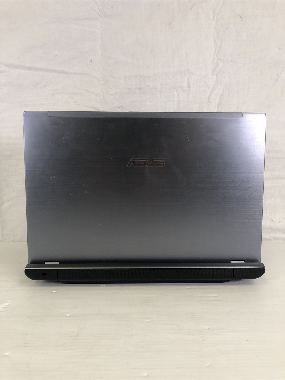 Asus U56E Intel i5-2410M 2.3GHz 6 GB NO HDD NO OS BAD BATTERY BAD TRACKPAD
