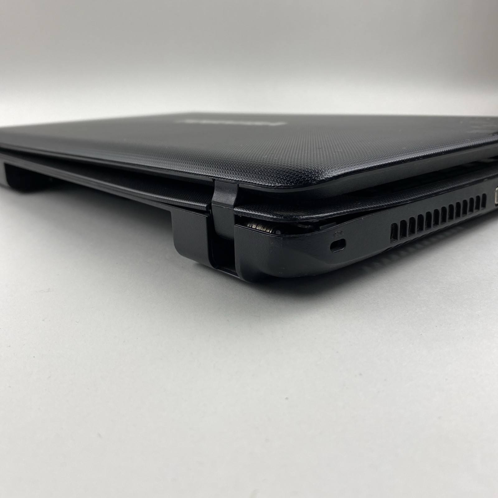 Toshiba Satellite C650 Core i3-2310M 2.10GHz 4GB RAM 15.6″ No Battery/HDD/OS